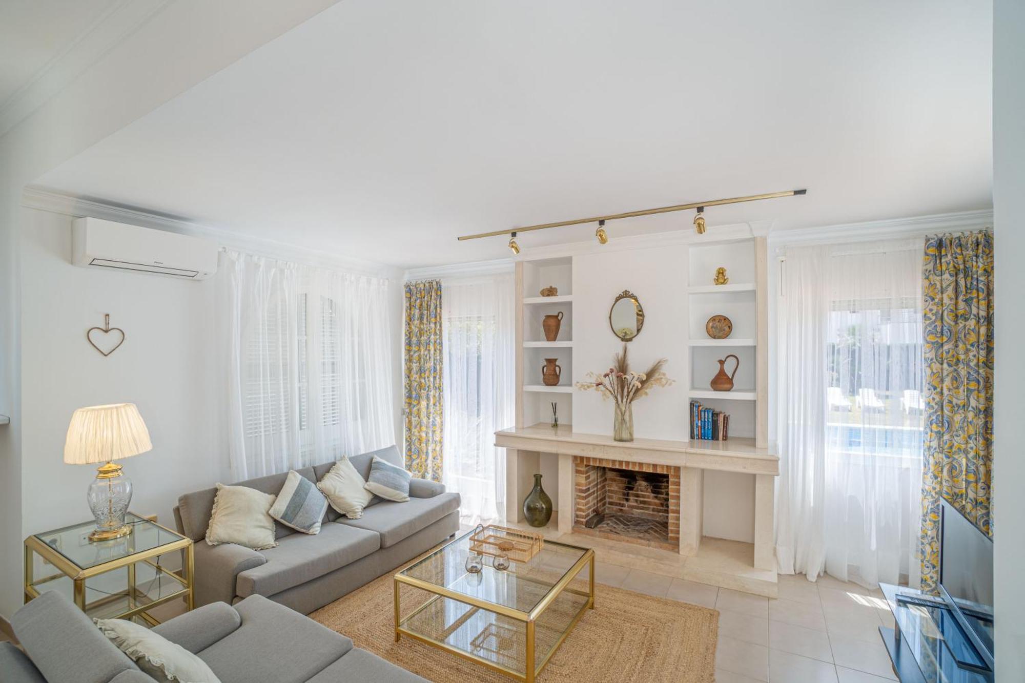 Harmony House Villa โรเซส ภายนอก รูปภาพ